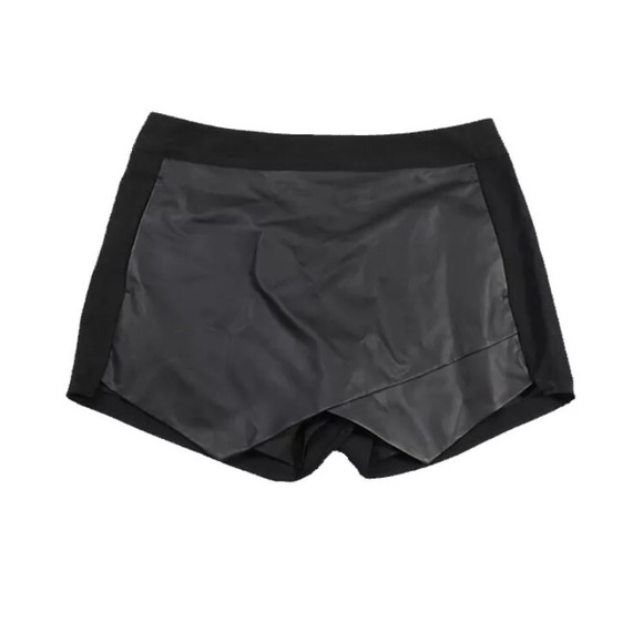 Kensie Pants - Kensie Black Faux Leather Pleather Skort Shorts M